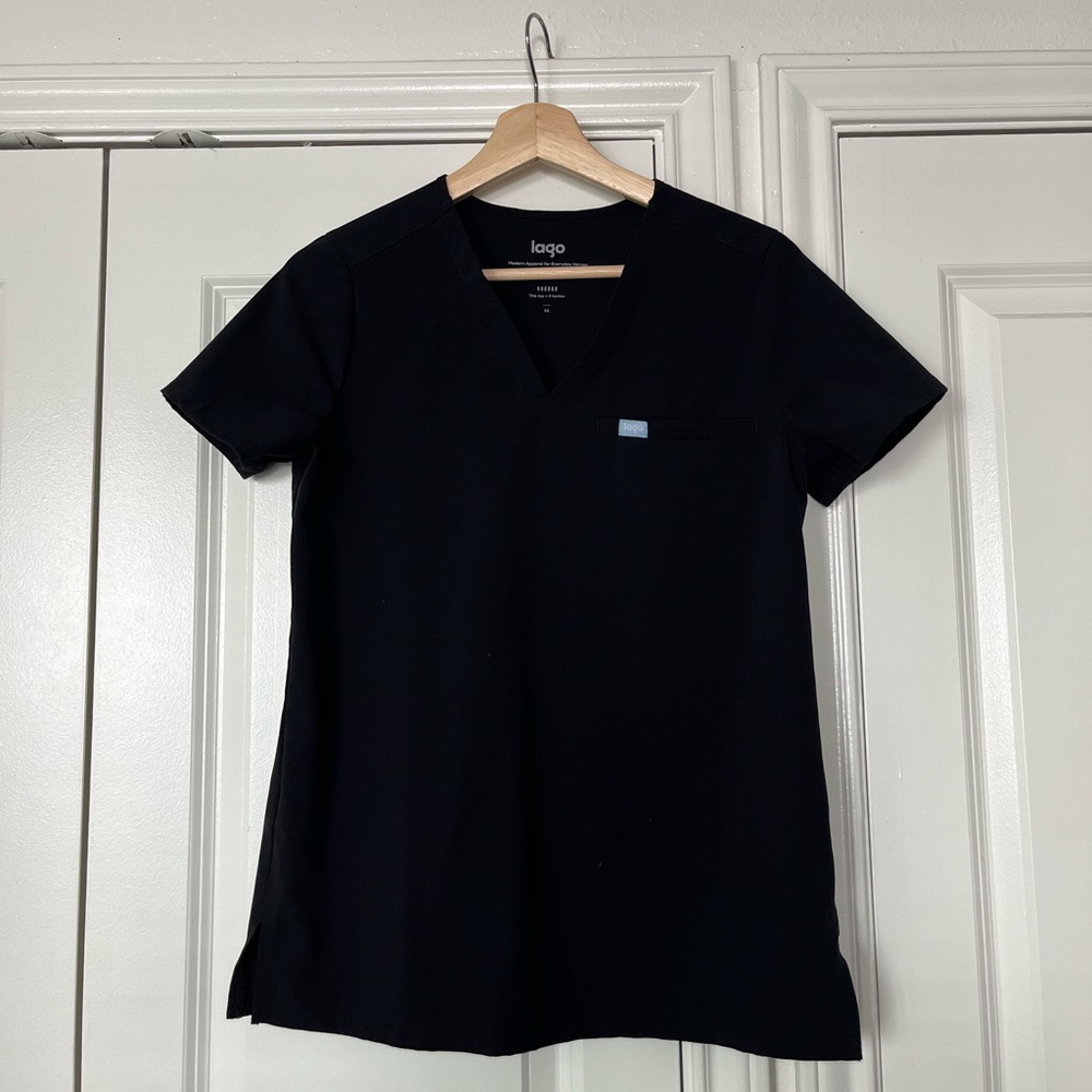Lago Scrub Black Top FIGS Dupe